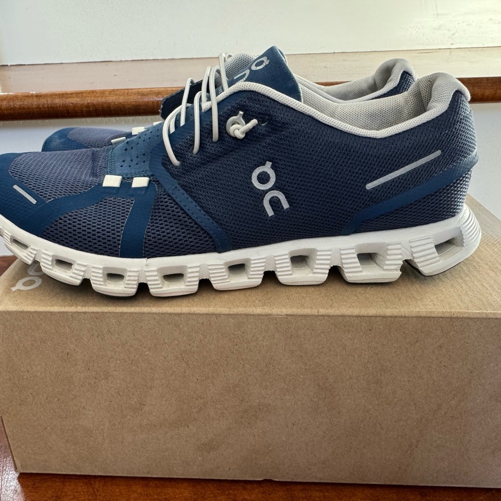 On Running Women’s Cloud Shoes in Navy and White - Picture 2 of 5